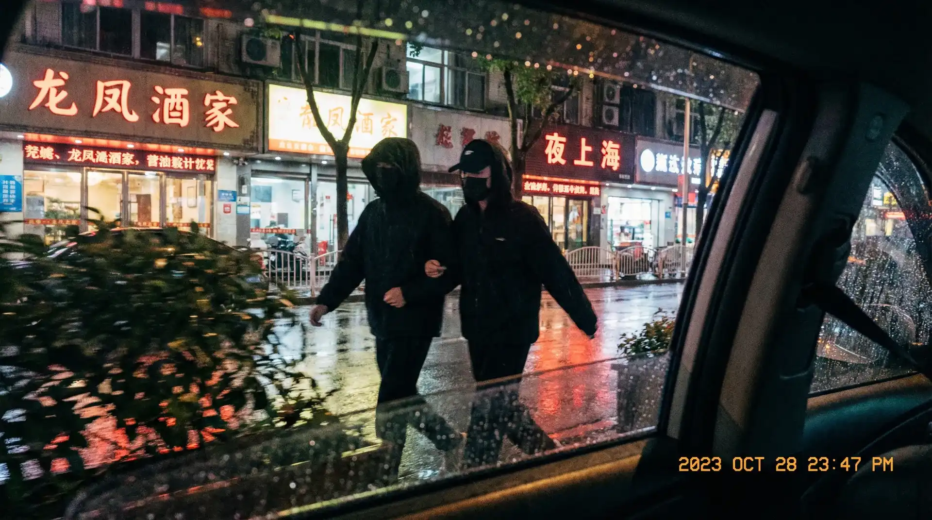 半岛bob体育app - 顶流明星深夜密会现场抓拍照片